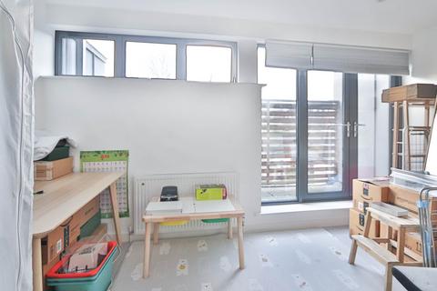 6 Timberyard Mews, Worcester Park, KT4 8FS