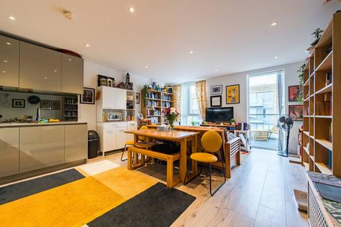 2 bedroom flat for sale, Smithfield Square N8, Harringay, London, N8