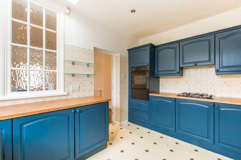 2 bedroom cottage to rent, East End Road, East Finchley, London, N2