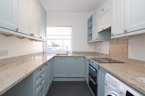 2 bedroom flat to rent, East Row Mews, East Row, Chichester, PO19