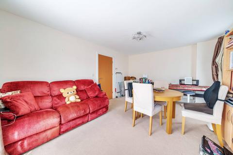 2 bedroom flat for sale, Needleman Close, Colindale, London, NW9