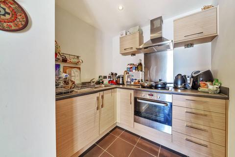 2 bedroom flat for sale, Needleman Close, Colindale, London, NW9