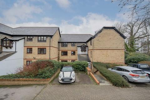 2 bedroom flat to rent, Pages Hill, London N10