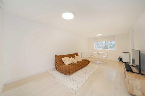 2 bedroom flat to rent, Pages Hill, London N10