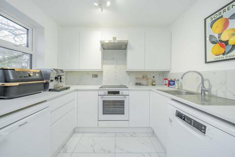 2 bedroom flat to rent, Pages Hill, London N10