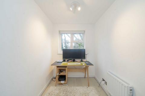 2 bedroom flat to rent, Pages Hill, London N10