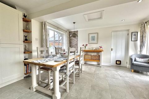 15 Chandlers, Burnham-on-crouch, CM0 8NY