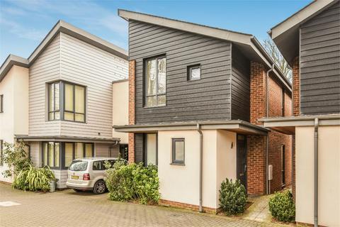 2 bedroom detached house to rent, Silverwood Mews, Hampshire SO22