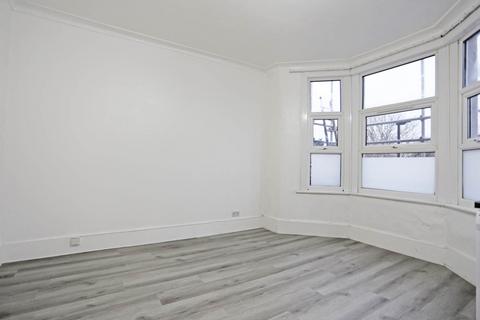 2 bedroom flat to rent, Norman Road, East Ham, E6