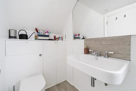 1 bedroom flat for sale, Brondesbury Villas, London, NW6