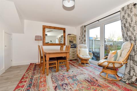 2 Mayers Road, Walmer, Deal, CT14 7RJ