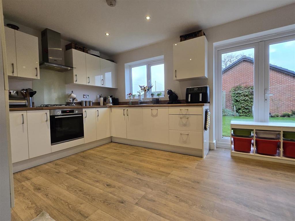 Dining kitchen