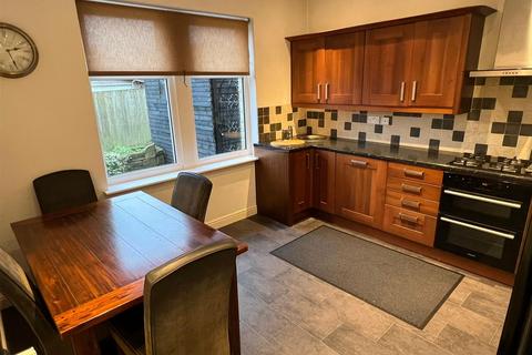 2 bedroom end of terrace house to rent, Crosland Hill Road, Crosland Moor, Huddersfield