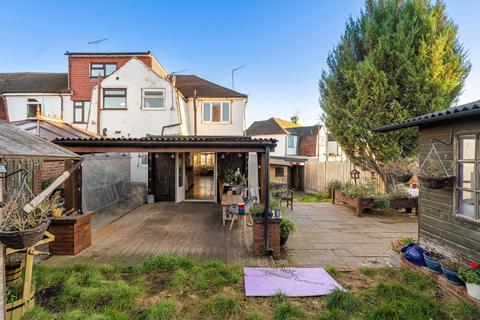 26 Marina Drive, Northfleet, Gravesend, DA11 9LG