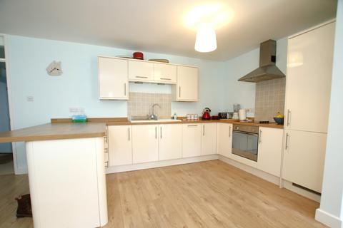 2 bedroom flat for sale, Elm Court, Elm Road, Winchester