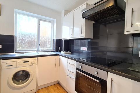 2 bedroom flat to rent, Wayside Court, Isleworth, TW7