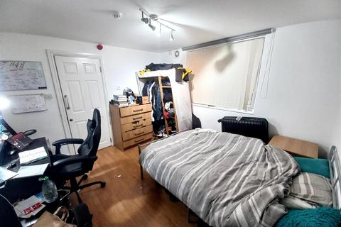 1 bedroom flat to rent, 1 Bed Apartment *£140 pppw excluding bills* AVAILABLE FOR 2024/25 ACADEMIC YEAR * Holden Street  NG7 3JN