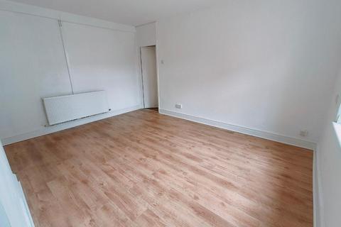 2 bedroom flat to rent, Greenfield Road, Colwyn Bay