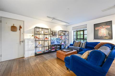 2 bedroom flat for sale, Felgate Mews, Studland Street, London W6