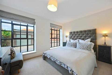 2 bedroom flat for sale, Felgate Mews, Studland Street, London W6