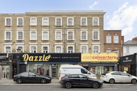 Studio to rent, Goldhawk Road, London W12