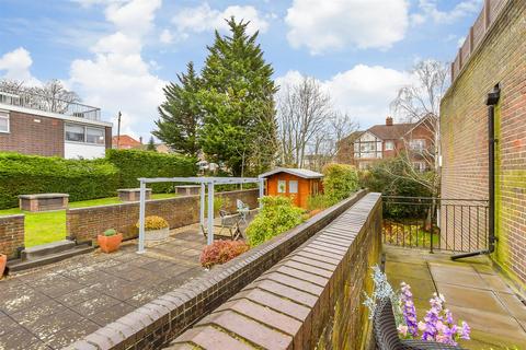 2 bedroom apartment for sale, St. John's Road, Loughton, Essex