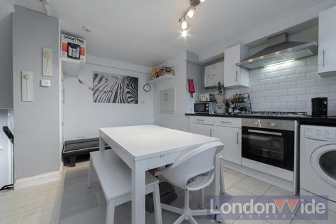 3 bedroom apartment for sale, Gayhurst House, Mallory Street, London, NW8