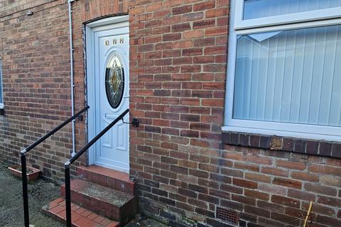 3 bedroom ground floor flat to rent, Benson Road, Newcastle upon Tyne NE6