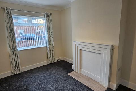 3 bedroom ground floor flat to rent, Benson Road, Newcastle upon Tyne NE6