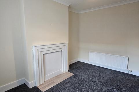 3 bedroom ground floor flat to rent, Benson Road, Newcastle upon Tyne NE6