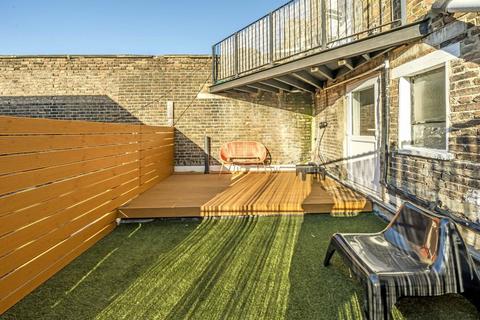 1 bedroom flat for sale, Upper Street, London N1