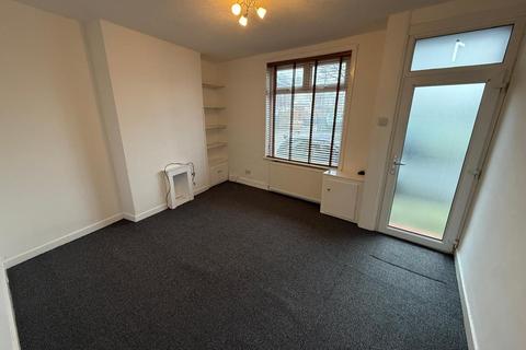 2 bedroom end of terrace house to rent, Recreation Street, Prestwich M25