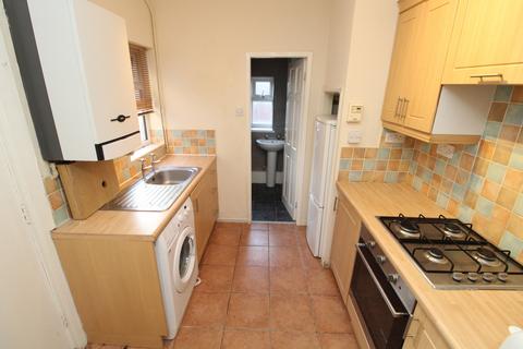 2 bedroom flat to rent, Eastbourne Avenue, Gateshead NE8