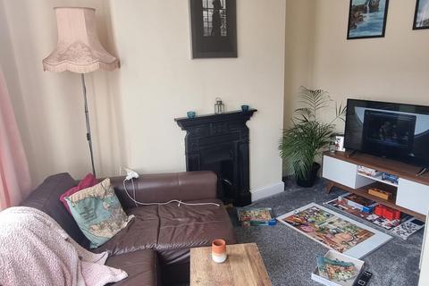 2 bedroom flat to rent, London Road, Brighton, BN1