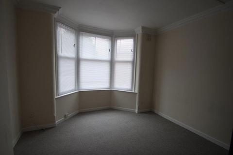 Studio to rent, Fosse Road South, Leicester