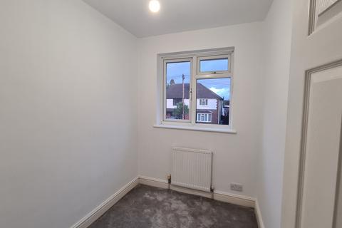 3 bedroom semi-detached house to rent, Park Road, Ashford, TW15