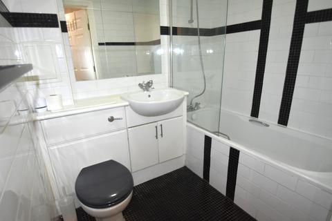 2 bedroom flat to rent, Wallace Street, Glasgow G5