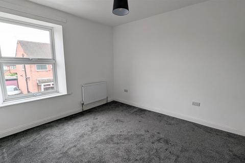 3 bedroom terraced house to rent, Farnley Avenue, Birley Carr, Sheffield