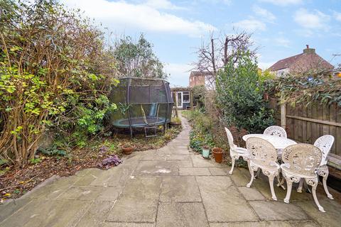 125 Hale End Road, London, E17 4DP
