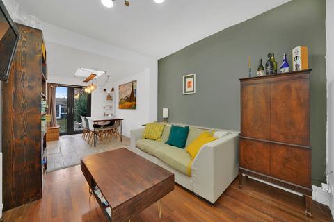 125 Hale End Road, London, E17 4DP