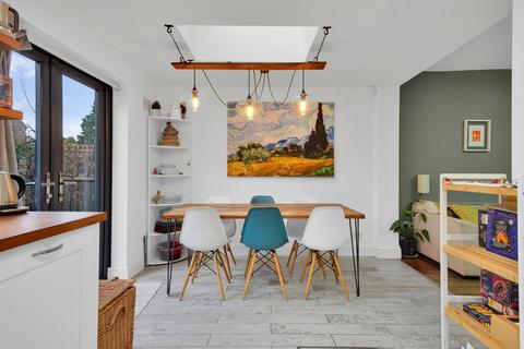 125 Hale End Road, London, E17 4DP