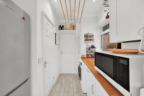 125 Hale End Road, London, E17 4DP