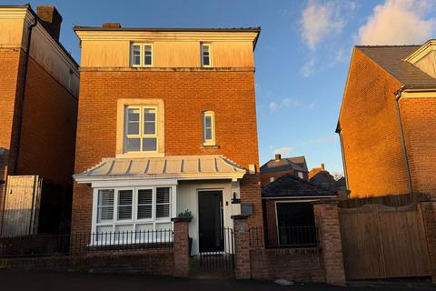 4 bedroom detached house for sale, Crown Way, Llandarcy, Neath, Neath Port Talbot.