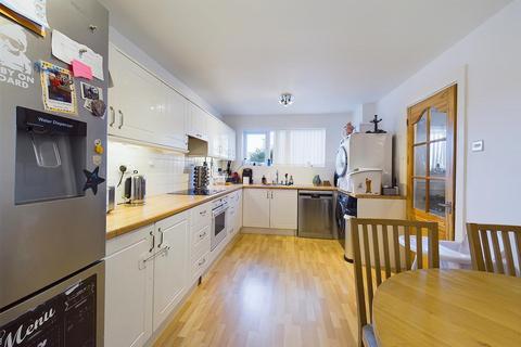 3 bedroom semi-detached house to rent, Valehead, Whitley Bay