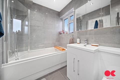 16a Amesbury Close, Epping, CM16 4JA
