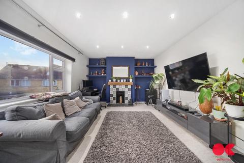 16a Amesbury Close, Epping, CM16 4JA