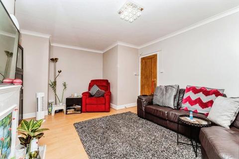 2 bedroom flat to rent, Hill Lane, Ruislip, HA4