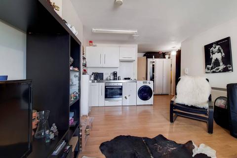 Studio to rent, St George Wharf, Vauxhall, London, SW8