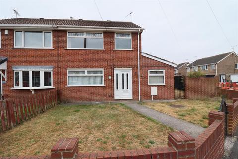 4 bedroom semi-detached house to rent, Normanton Rise, Hull