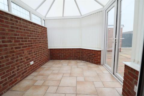 4 bedroom semi-detached house to rent, Normanton Rise, Hull